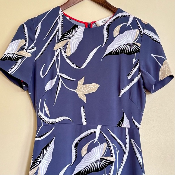 Diane Von Furstenberg| Stunning Blue Tan Silk Blend Floral Midi Dress Sz 0 - Picture 3 of 9